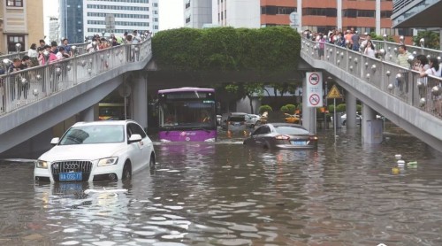 新京報(bào)評(píng)多起暴雨觸電事故:城市不該是市民冒險(xiǎn)島