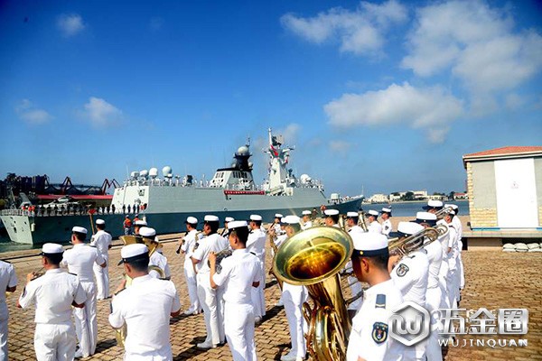 軍樂隊歡30批護航編隊蕪湖艦起航