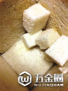 綠茶餐廳招牌菜“面包誘惑”長霉