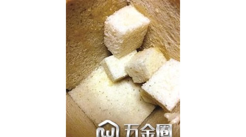 綠茶餐廳招牌菜“面包誘惑”長霉  店長稱系供貨商的食材有問題并10倍賠償